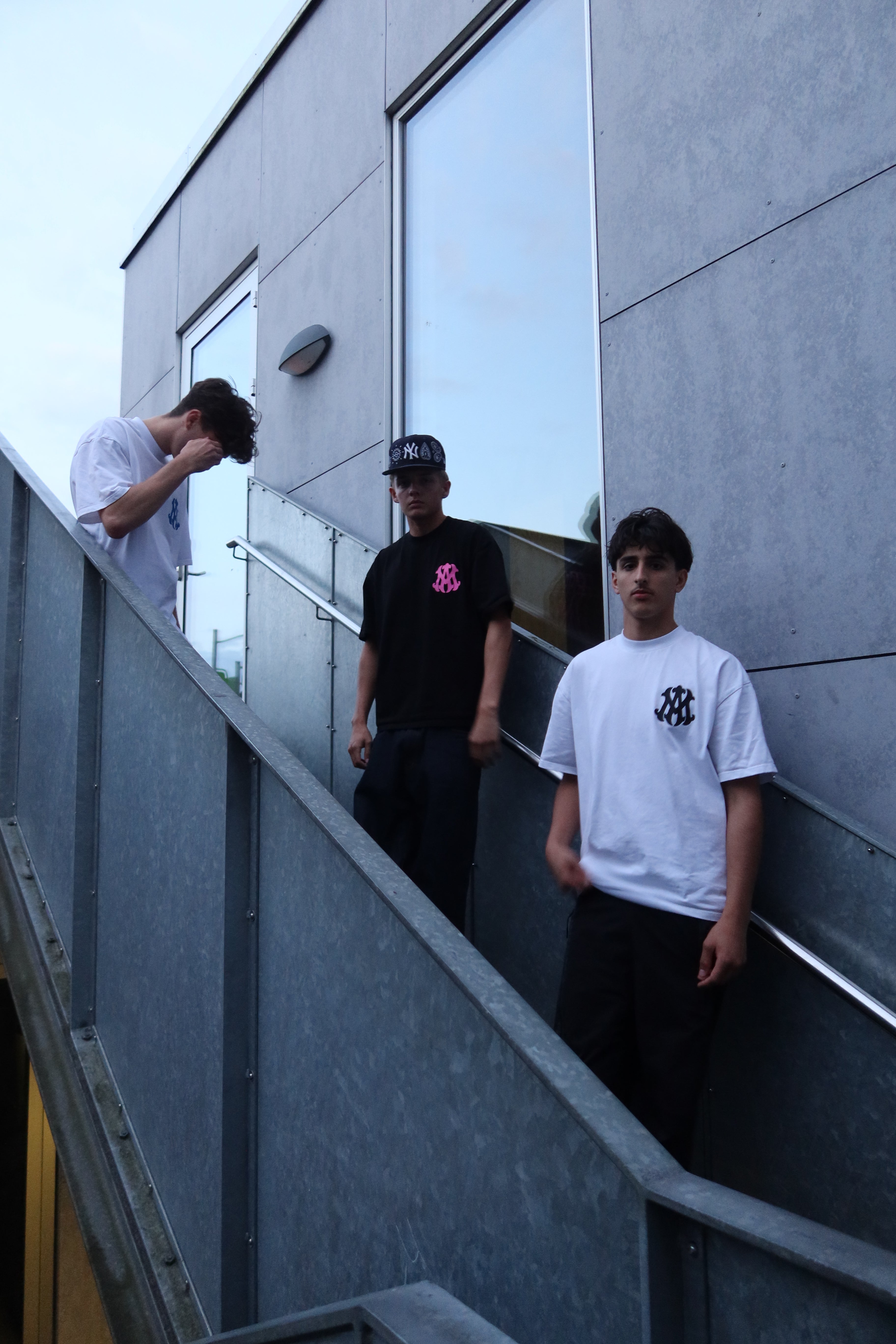 AMIE BLACK/WHITE BOX FIT T-SHIRT